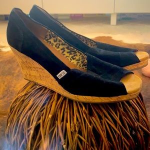 Tom’s suede wedge NWOT
